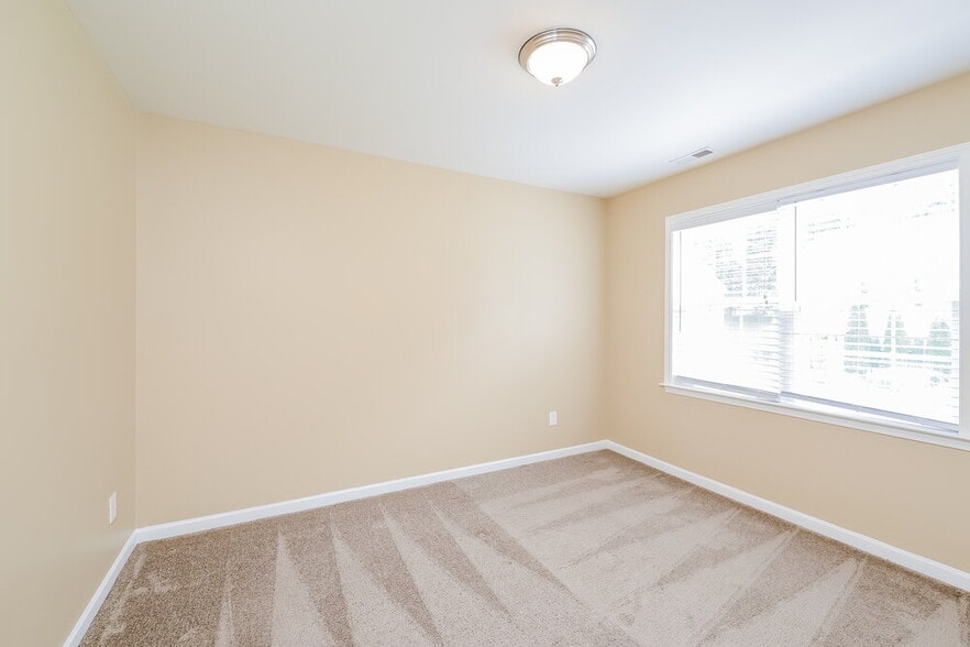 Building Photo - 3384 Tinley Park Dr