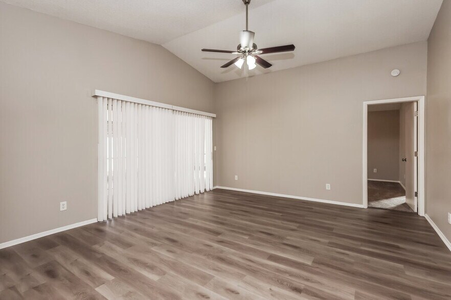 Building Photo - 5701 Longleaf Dr