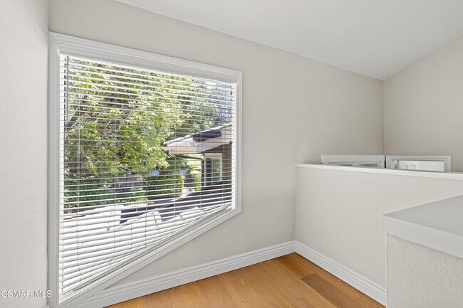 Building Photo - 1408 N View Dr