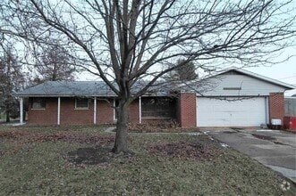 Building Photo - 4 bedroom 1.5 bath