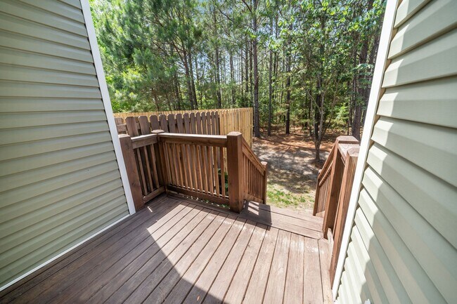 Building Photo - 3 Bedroom Townhome Across from Richmond Hill Golf Club