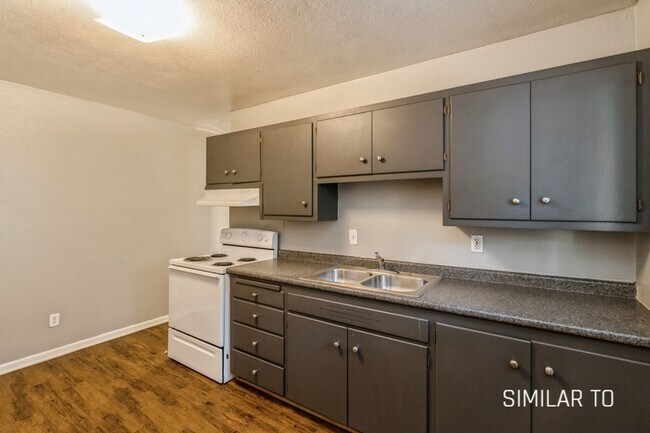 Building Photo - 3420 SW 8th St