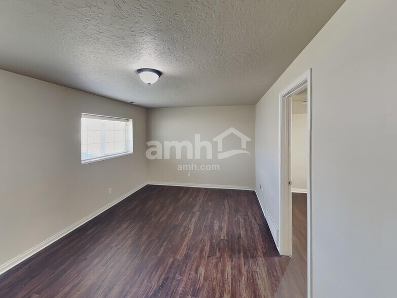 Building Photo - 2996 E 1530 S