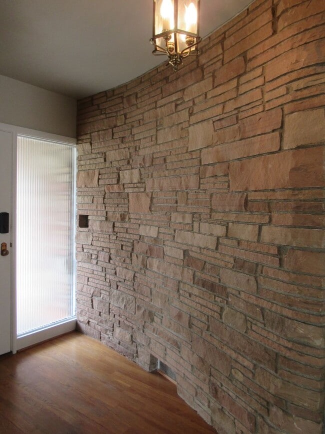 Building Photo - Mid-Century Four Bedroom in Candalaria