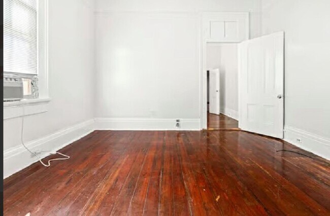 Building Photo - 2332 Ursulines Ave