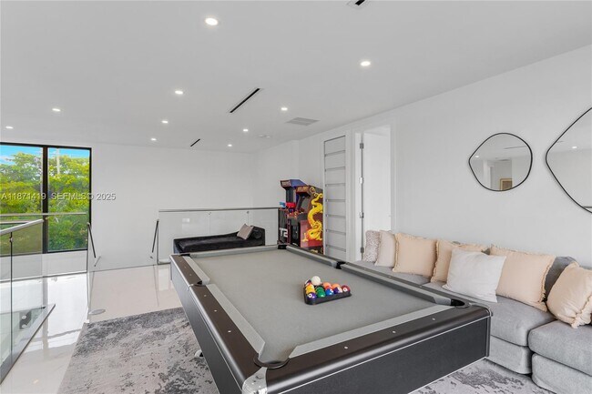 Building Photo - 5420 SW 72nd Ave