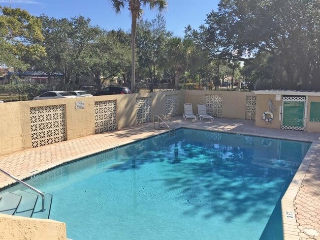 Building Photo - 160 Columbia Dr