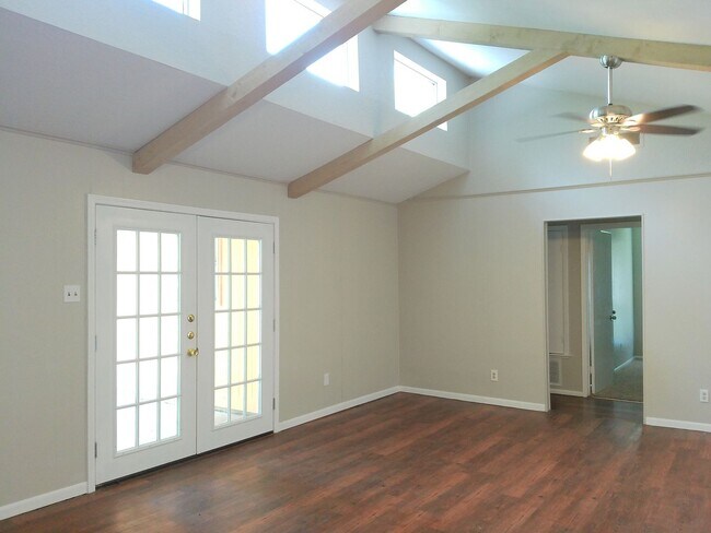 Building Photo - 4622 Newbury Ln
