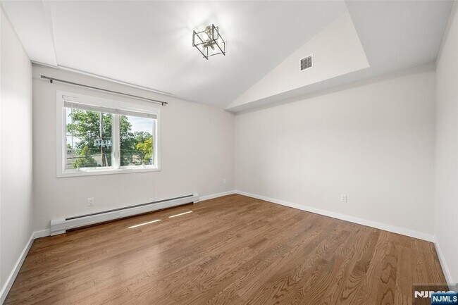 Building Photo - 506 Westview Ave