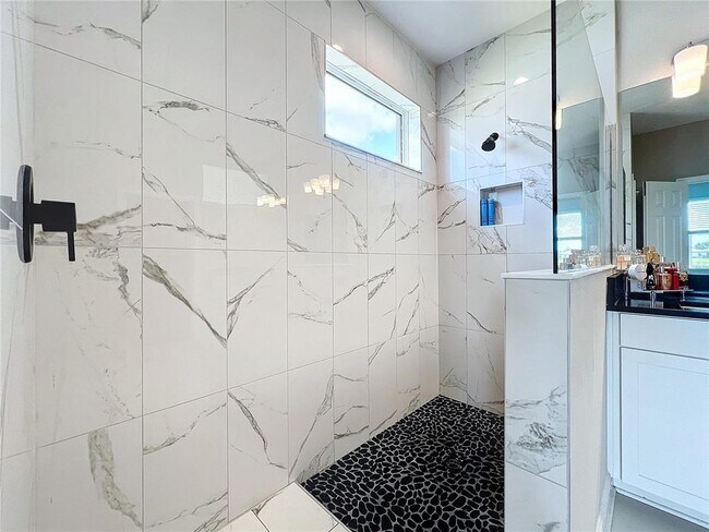 Building Photo - 5559 Trevesta Pl