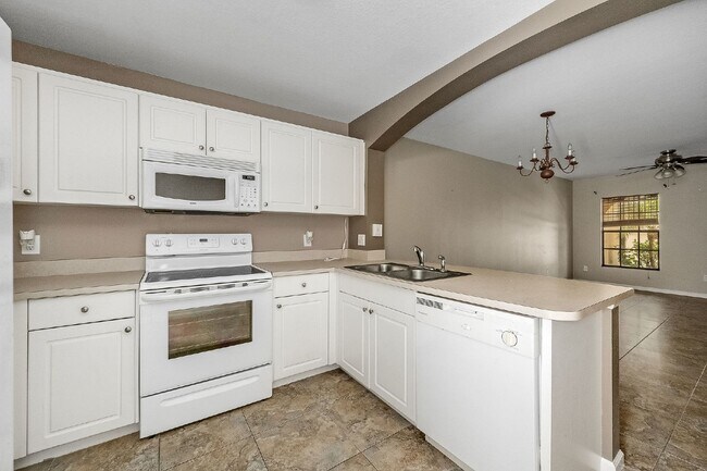 Building Photo - 3 bedroom, 2 bathroom townhome in Sonesta ...
