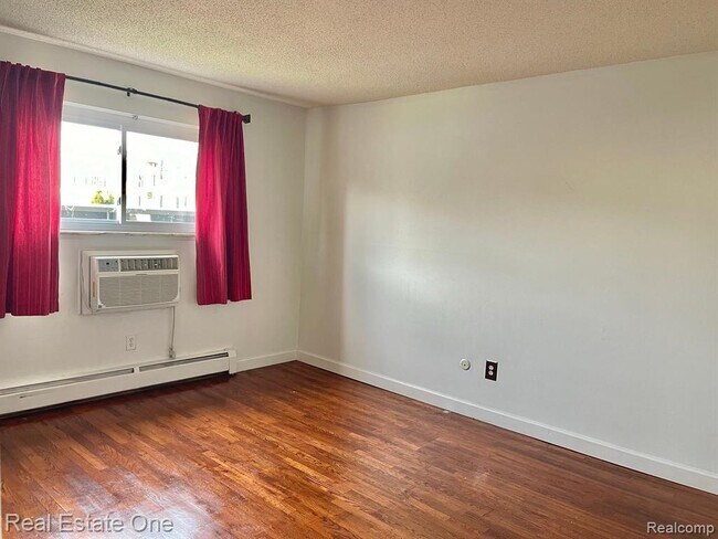 Building Photo - 100 W Hickory Grove Rd