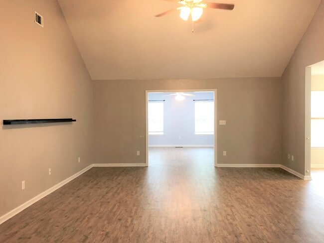Building Photo - 122 Goudy Ct