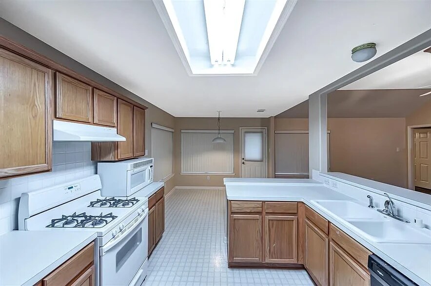 Building Photo - 3315 Candlepine Dr