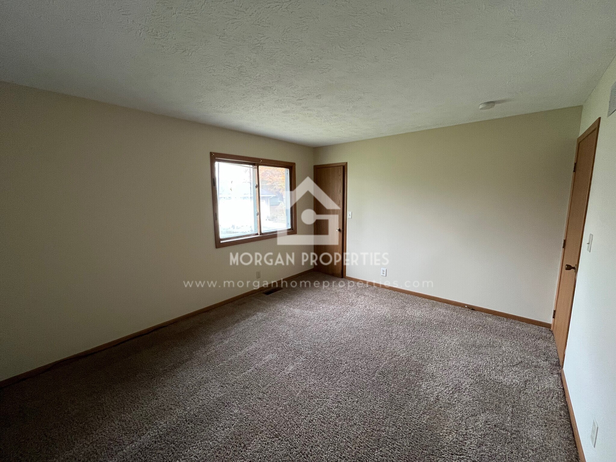 Building Photo - 320 Adams St