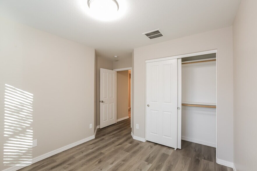 Building Photo - 7374 W Magdalena Ln