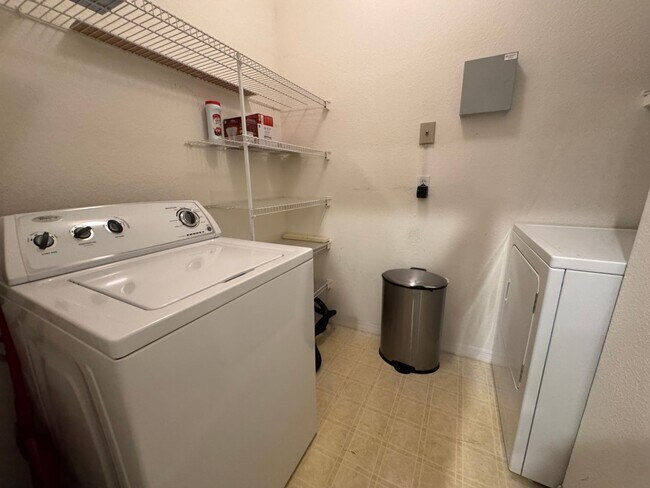 Building Photo - Fully Furnished 2-Bed, 2-Bath Condo with W...