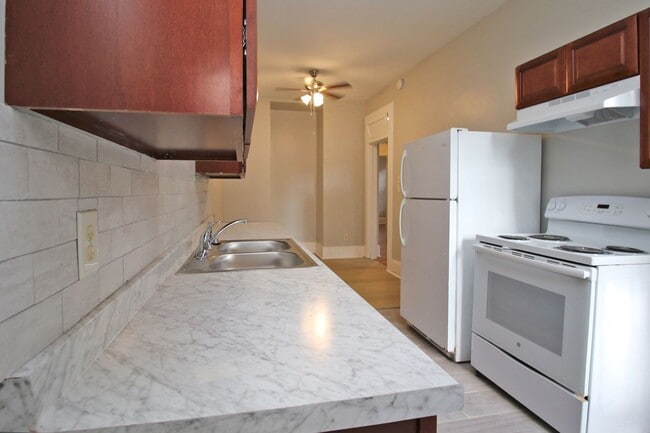Building Photo - RENOVATED ONE BEDROOM, ONE BATH DUPLEX APARTMENT – AVAILABLE JULY 14TH!