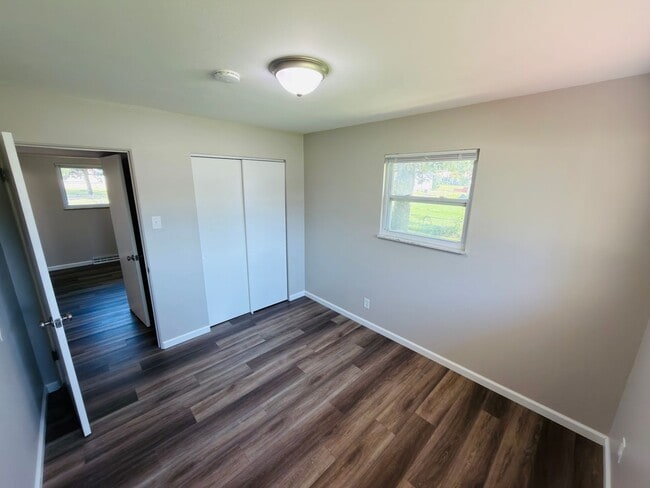 Building Photo - Move-In Ready 3BR/2BA Home with 2-Car Garage in St. Charles