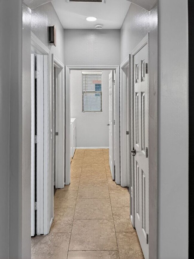 Building Photo - Single level, 4 bed 2 bath in Gilbert