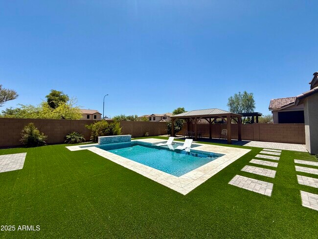 Building Photo - 4927 W Magdalena Ln