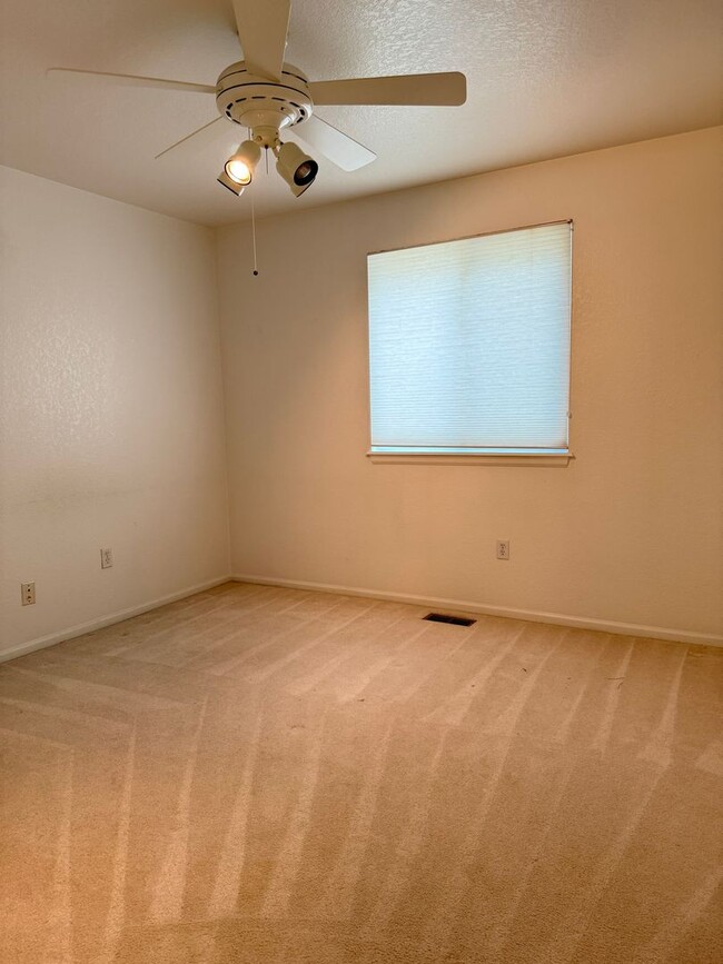 Building Photo - Charming 2 Bed, 2 Bath Home for Rent in We...