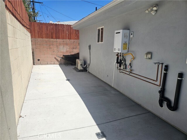 Building Photo - 1307 S Woods Ave