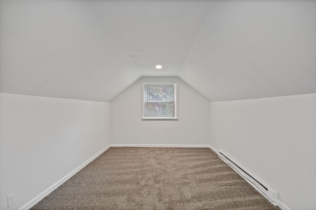 Building Photo - COLLEGE HILL-BEAUTIFULLY MAINTAINED 3 BEDR...
