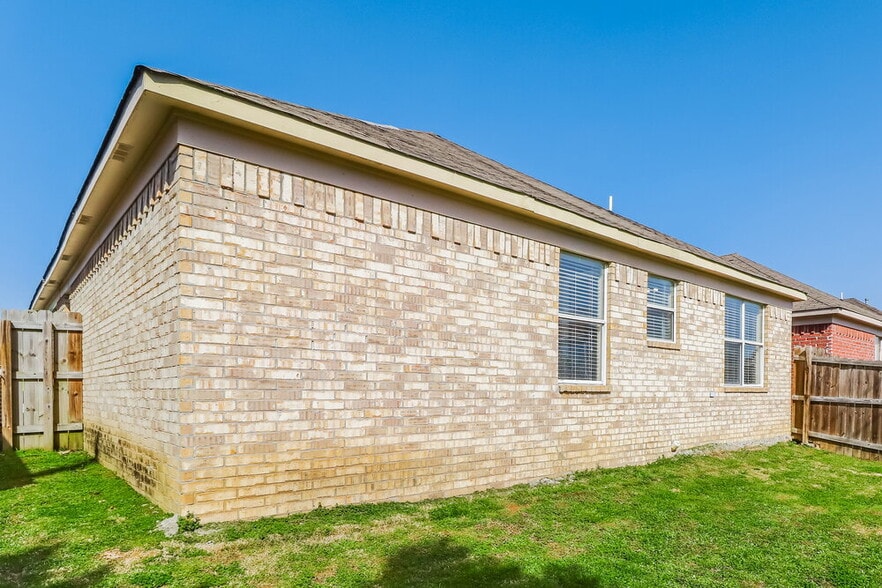 Building Photo - 5941 Wagon Hill Rd W