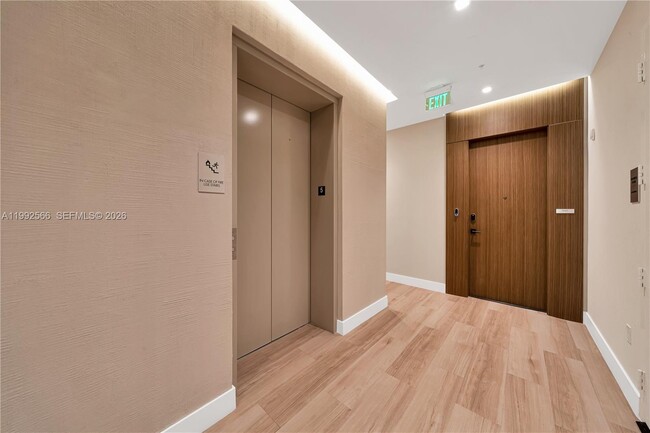 Building Photo - 3156 SW 27th Ave