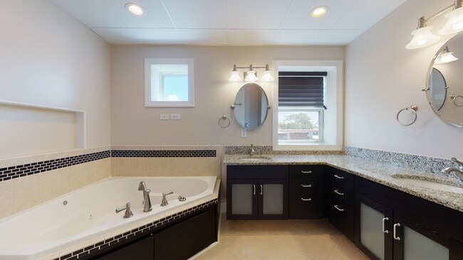 Building Photo - 236 Chatham St