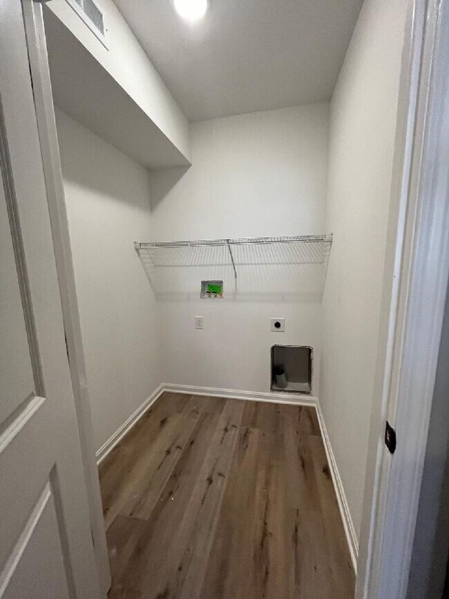 Building Photo - Shelby Park 3 bed 1.5 bath New Construction !