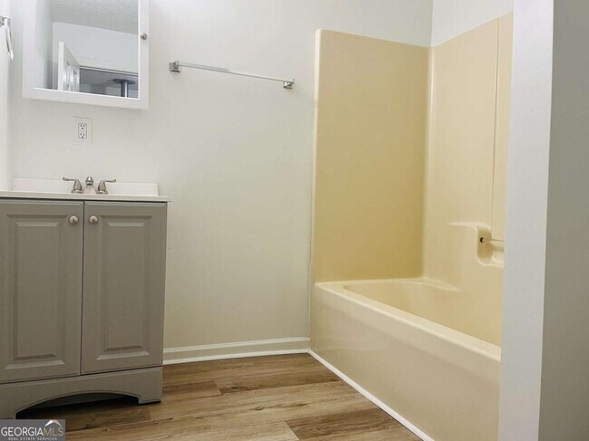 Building Photo - 615 Chattahoochee St