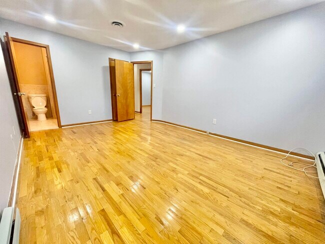 Building Photo - 47 Country Village Ct