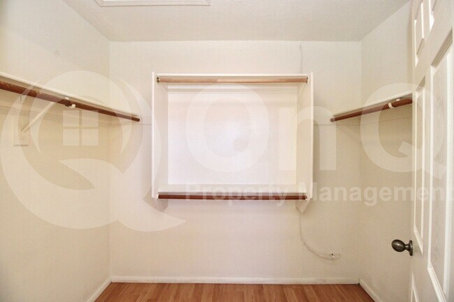 Building Photo - 1326 E Helena Dr