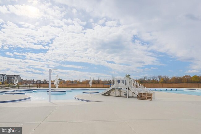 Building Photo - 8642 Satinwood Dr