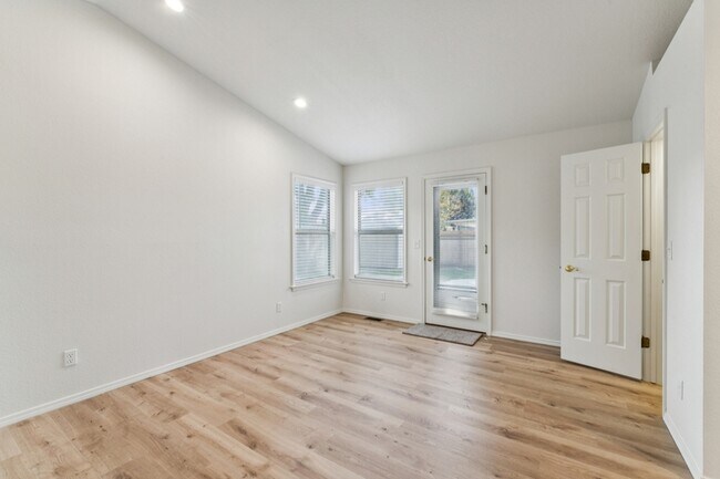 Building Photo - 5360 N Noble Fir Ave