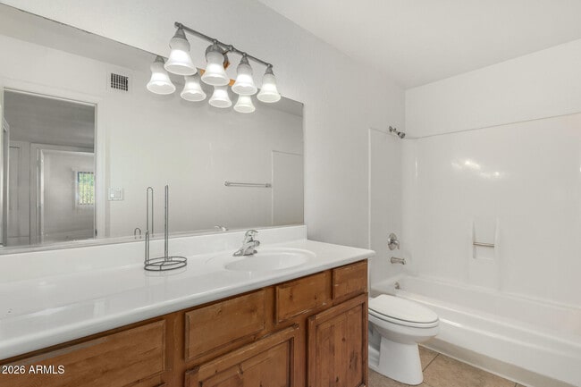 Building Photo - 3418 S Oak St