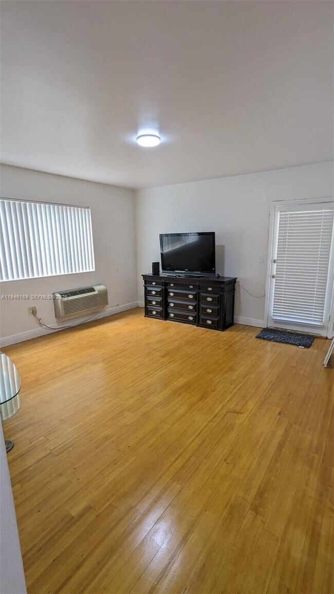 Building Photo - 320 85th St