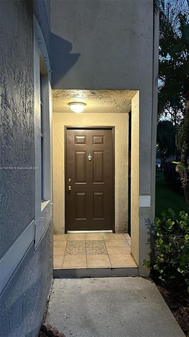 Building Photo - 991 Sevilla Cir