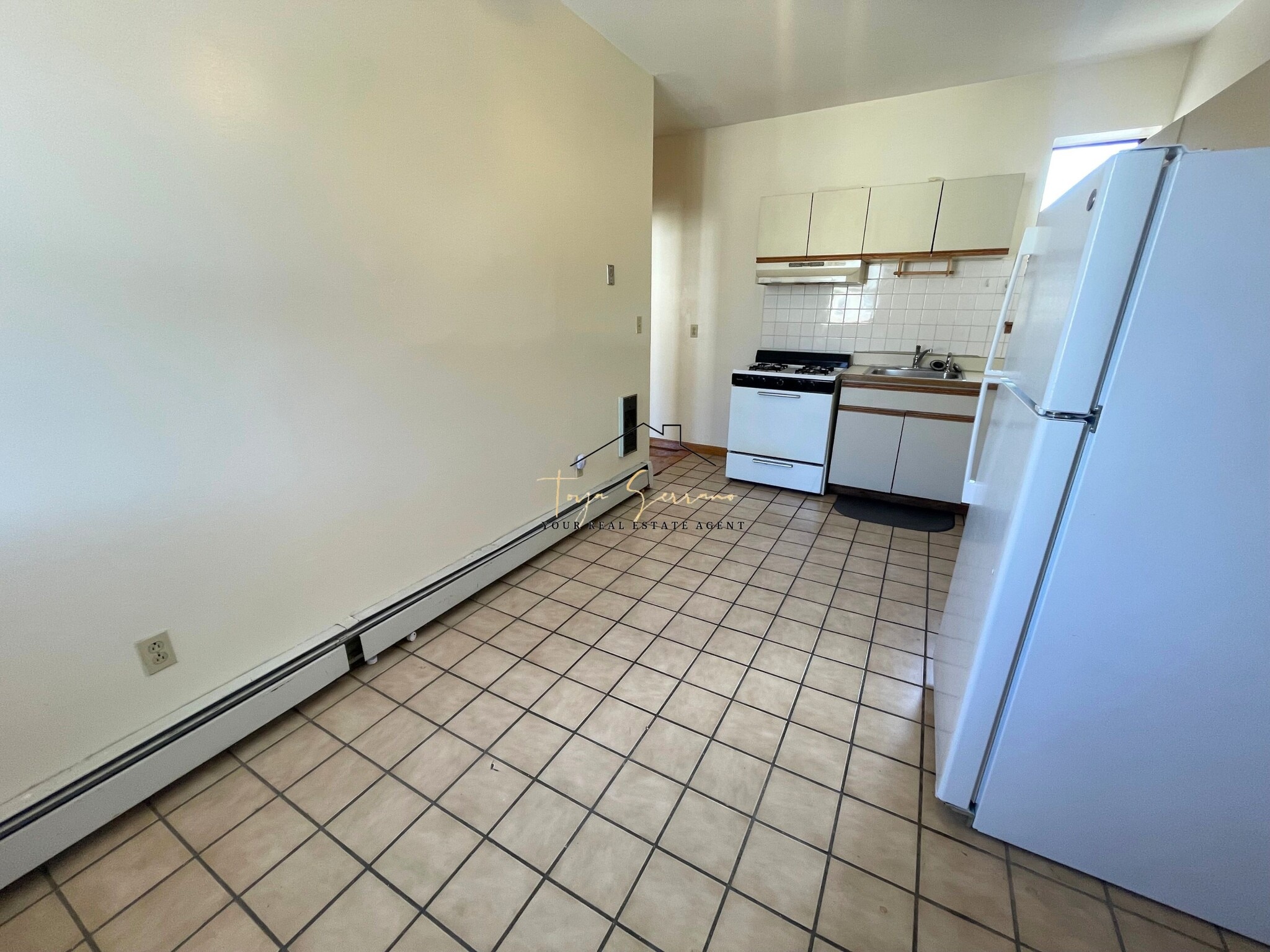 Building Photo - 369 Centre St