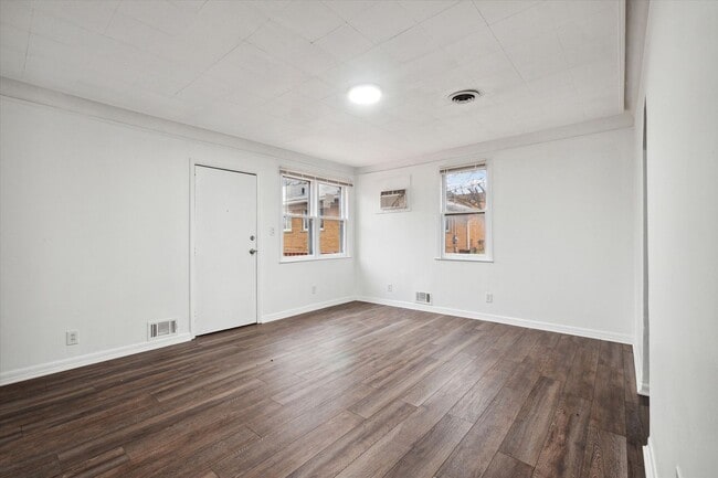 Building Photo - 3 bedroom 2 full bathrooms Warren $1,300
