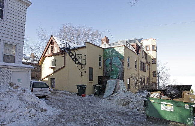 Building Photo - 244 W Lakelawn Pl