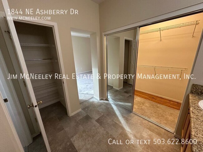 Building Photo - 1844 NE Ashberry Dr