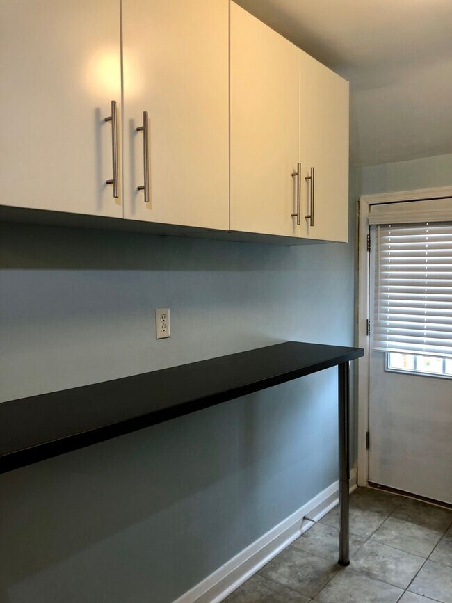 Building Photo - For Rent: Charming Residence on Ridge Ave