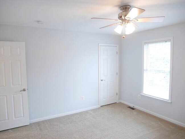 Building Photo - Spacious & Stylish 4-Bedroom Home with Fin...