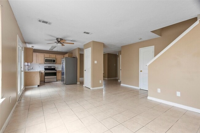 Building Photo - 7411 Village Lake Dr