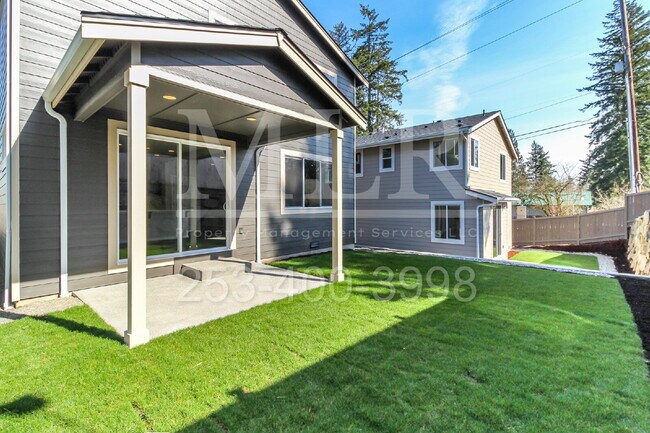 Building Photo - Nearly New Scenic Hill Home with Spacious ...
