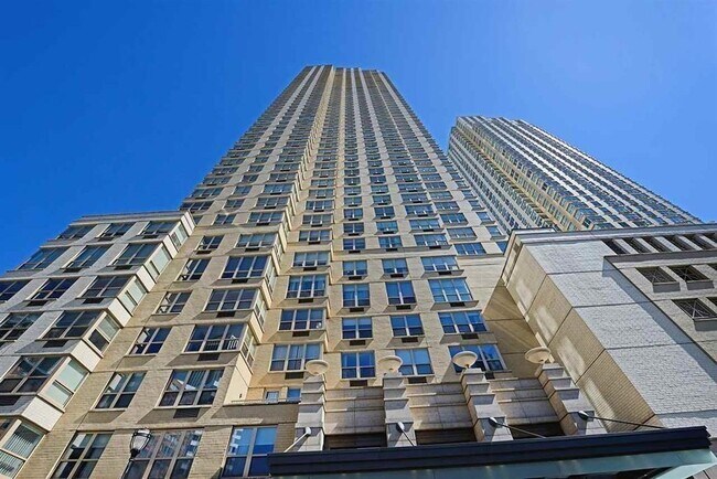 Building Photo - 88 Morgan St