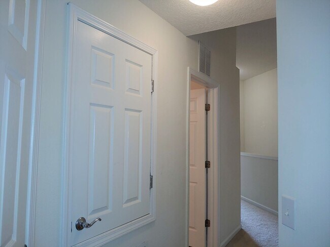 Building Photo - Wolf Creek Townhome